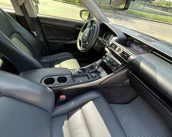 Серый Лексус ИС, объемом двигателя 2.5 л и пробегом 145 тыс. км за 16500 $, фото 8 на Automoto.ua