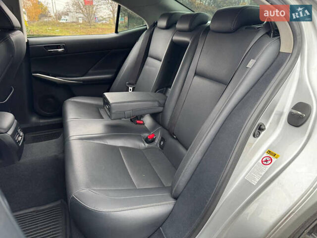 Сірий Лексус ІС, об'ємом двигуна 2.5 л та пробігом 177 тис. км за 15990 $, фото 13 на Automoto.ua