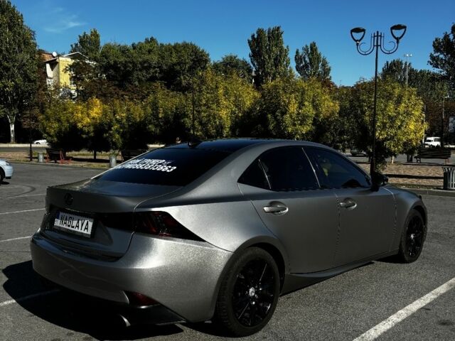 Серый Лексус ИС, объемом двигателя 2.5 л и пробегом 142 тыс. км за 15500 $, фото 3 на Automoto.ua