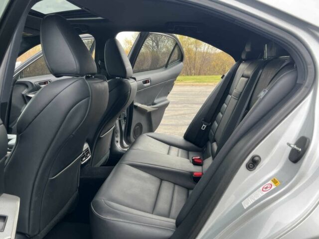 Серый Лексус ИС, объемом двигателя 3.5 л и пробегом 85 тыс. км за 4500 $, фото 12 на Automoto.ua