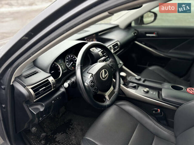 Серый Лексус ИС, объемом двигателя 2.5 л и пробегом 181 тыс. км за 17500 $, фото 24 на Automoto.ua