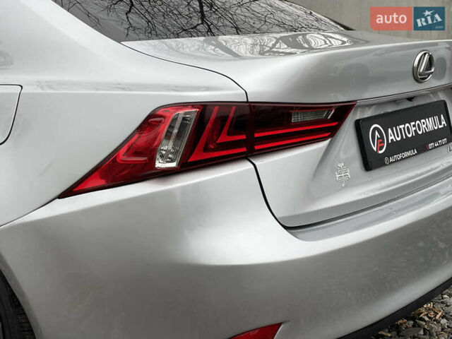 Сірий Лексус ІС, об'ємом двигуна 2.5 л та пробігом 177 тис. км за 15990 $, фото 7 на Automoto.ua