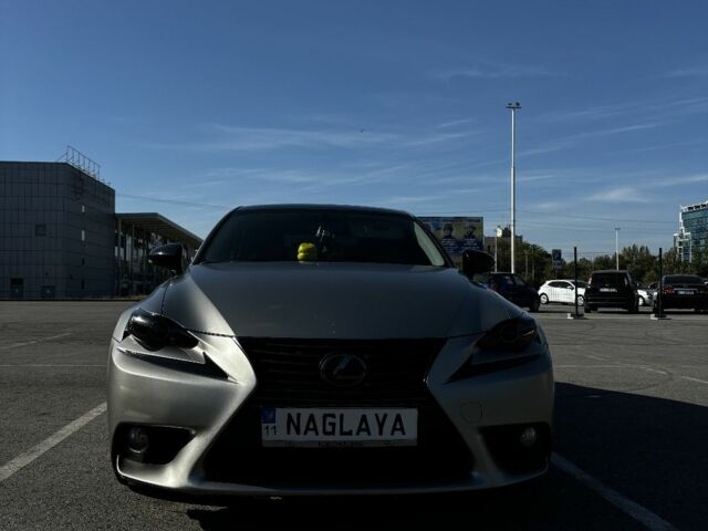 Серый Лексус ИС, объемом двигателя 2.5 л и пробегом 142 тыс. км за 15500 $, фото 1 на Automoto.ua