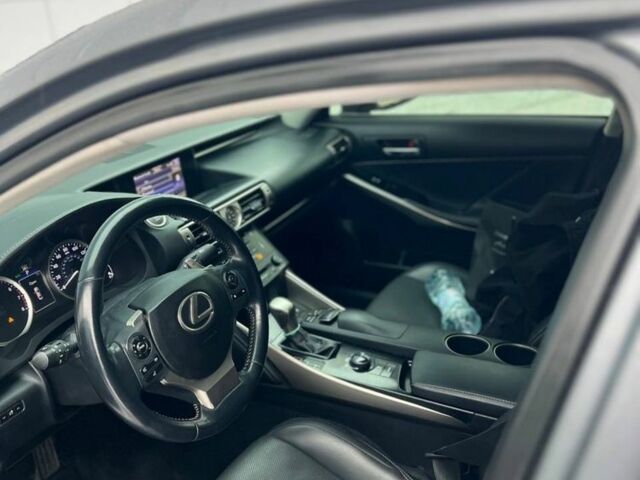 Сірий Лексус ІС, об'ємом двигуна 2.5 л та пробігом 210 тис. км за 15800 $, фото 7 на Automoto.ua
