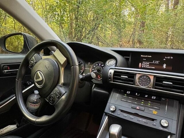 Серый Лексус ИС, объемом двигателя 2.5 л и пробегом 208 тыс. км за 13000 $, фото 7 на Automoto.ua