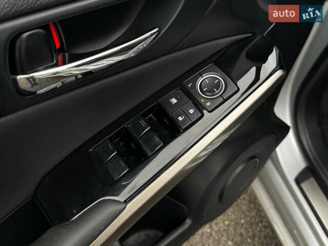 Сірий Лексус ІС, об'ємом двигуна 2.5 л та пробігом 177 тис. км за 15990 $, фото 25 на Automoto.ua