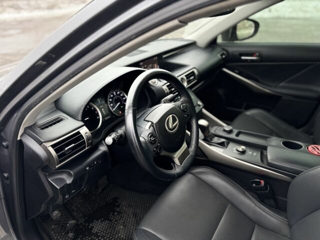 Серый Лексус ИС, объемом двигателя 2.5 л и пробегом 181 тыс. км за 17500 $, фото 10 на Automoto.ua