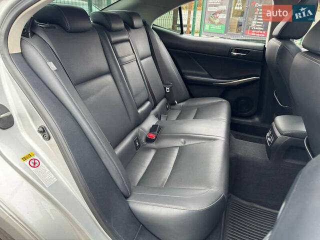 Сірий Лексус ІС, об'ємом двигуна 2.5 л та пробігом 177 тис. км за 15990 $, фото 14 на Automoto.ua