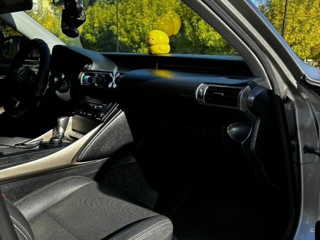 Серый Лексус ИС, объемом двигателя 2.5 л и пробегом 142 тыс. км за 15500 $, фото 5 на Automoto.ua