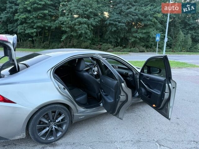 Серый Лексус ИС, объемом двигателя 2.49 л и пробегом 180 тыс. км за 15500 $, фото 5 на Automoto.ua