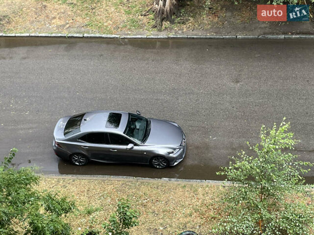 Серый Лексус ИС, объемом двигателя 2.5 л и пробегом 180 тыс. км за 15400 $, фото 12 на Automoto.ua