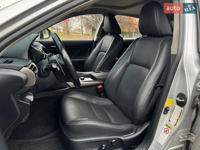 Сірий Лексус ІС, об'ємом двигуна 2.5 л та пробігом 177 тис. км за 15990 $, фото 12 на Automoto.ua