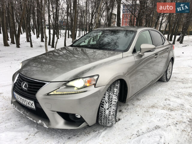 Серый Лексус ИС, объемом двигателя 2.49 л и пробегом 167 тыс. км за 15700 $, фото 7 на Automoto.ua