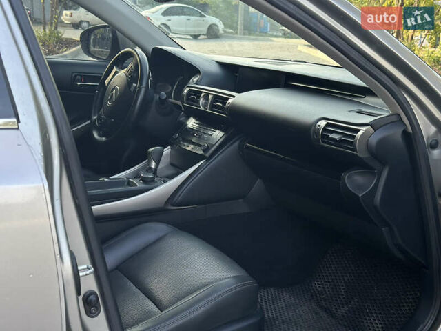 Сірий Лексус ІС, об'ємом двигуна 2.5 л та пробігом 160 тис. км за 15300 $, фото 16 на Automoto.ua