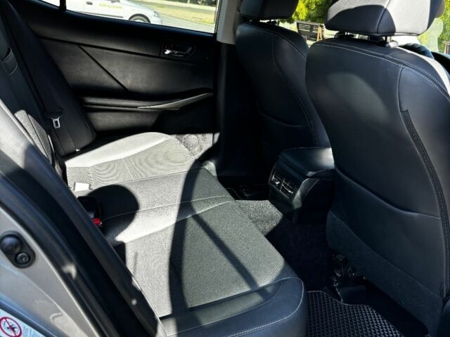 Серый Лексус ИС, объемом двигателя 2.5 л и пробегом 142 тыс. км за 15500 $, фото 7 на Automoto.ua