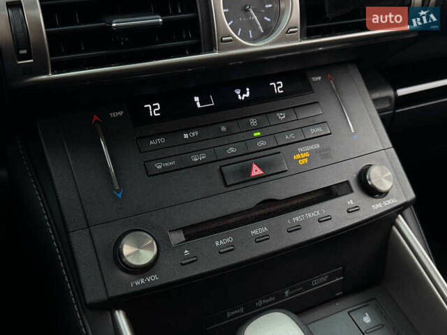 Сірий Лексус ІС, об'ємом двигуна 2.5 л та пробігом 177 тис. км за 15990 $, фото 31 на Automoto.ua