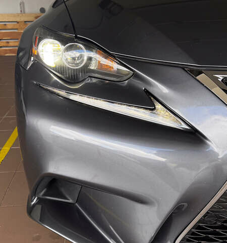 Сірий Лексус ІС, об'ємом двигуна 2 л та пробігом 137 тис. км за 19146 $, фото 4 на Automoto.ua