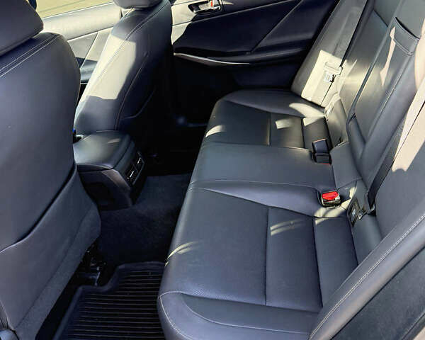 Сірий Лексус ІС, об'ємом двигуна 2.5 л та пробігом 183 тис. км за 20000 $, фото 14 на Automoto.ua