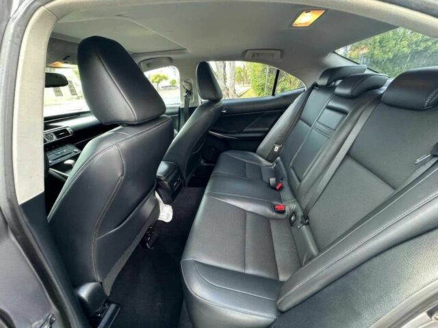 Серый Лексус ИС, объемом двигателя 2.5 л и пробегом 80 тыс. км за 10000 $, фото 7 на Automoto.ua