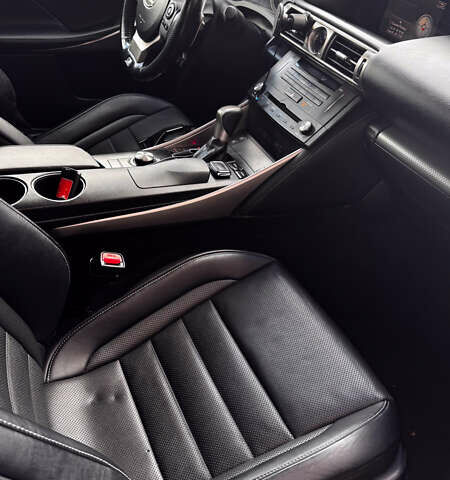 Сірий Лексус ІС, об'ємом двигуна 2 л та пробігом 137 тис. км за 19146 $, фото 18 на Automoto.ua