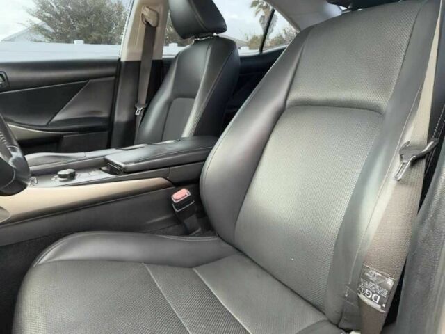 Сірий Лексус ІС, об'ємом двигуна 2.5 л та пробігом 92 тис. км за 4485 $, фото 9 на Automoto.ua