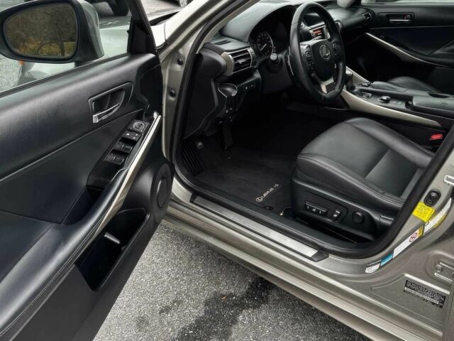 Серый Лексус ИС, объемом двигателя 2.5 л и пробегом 72 тыс. км за 6300 $, фото 7 на Automoto.ua