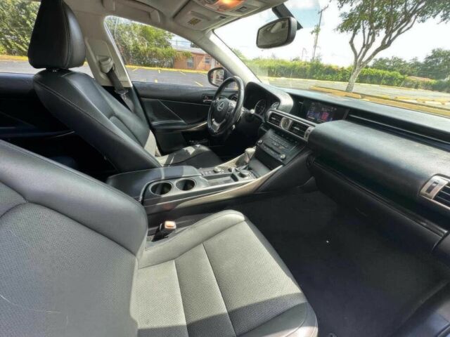 Серый Лексус ИС, объемом двигателя 2.5 л и пробегом 80 тыс. км за 10000 $, фото 6 на Automoto.ua