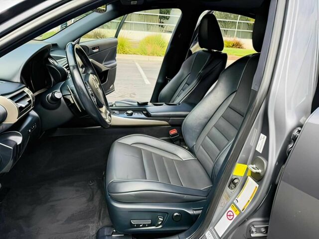 Сірий Лексус ІС, об'ємом двигуна 2.5 л та пробігом 71 тис. км за 11000 $, фото 8 на Automoto.ua