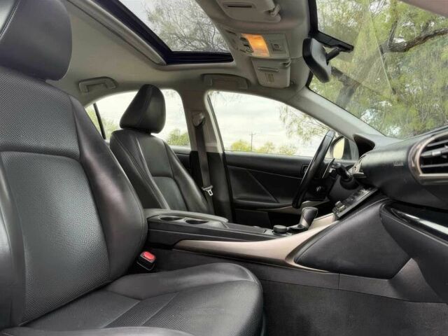 Сірий Лексус ІС, об'ємом двигуна 2.5 л та пробігом 75 тис. км за 4600 $, фото 7 на Automoto.ua