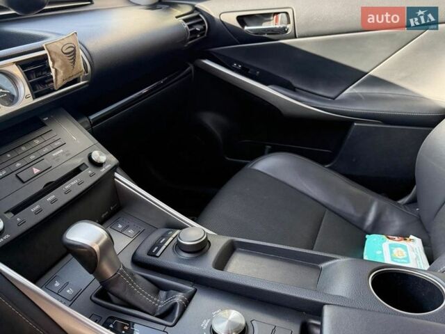 Сірий Лексус ІС, об'ємом двигуна 2.5 л та пробігом 183 тис. км за 19000 $, фото 20 на Automoto.ua