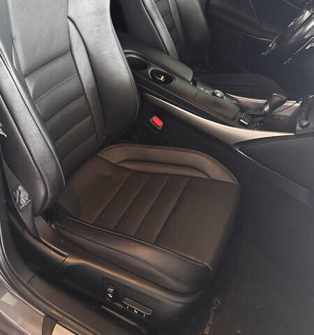 Сірий Лексус ІС, об'ємом двигуна 2 л та пробігом 137 тис. км за 19146 $, фото 7 на Automoto.ua