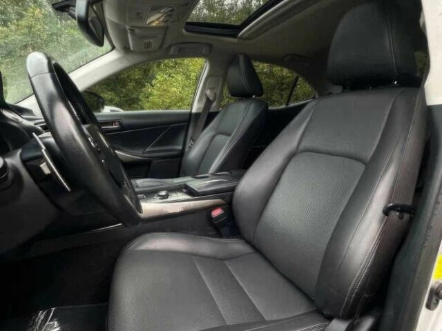 Серый Лексус ИС, объемом двигателя 2.5 л и пробегом 73 тыс. км за 9700 $, фото 7 на Automoto.ua