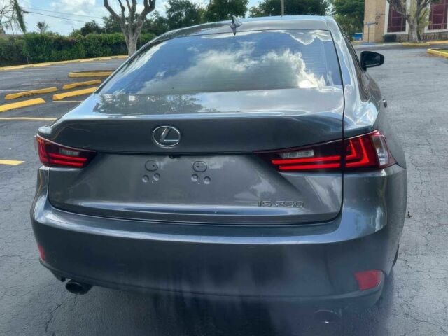 Серый Лексус ИС, объемом двигателя 2.5 л и пробегом 80 тыс. км за 10000 $, фото 4 на Automoto.ua