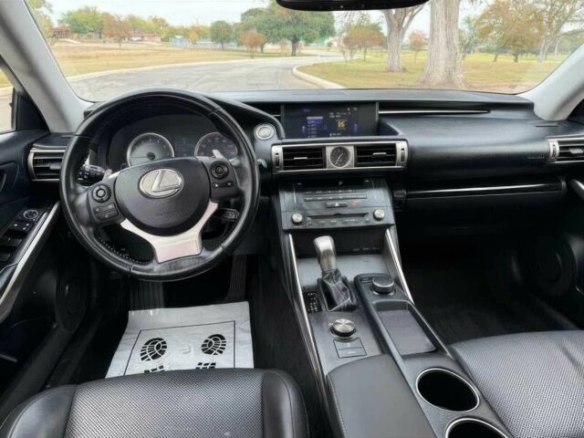 Сірий Лексус ІС, об'ємом двигуна 2.5 л та пробігом 75 тис. км за 4600 $, фото 5 на Automoto.ua