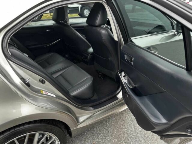 Серый Лексус ИС, объемом двигателя 2.5 л и пробегом 72 тыс. км за 6300 $, фото 10 на Automoto.ua