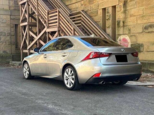 Сірий Лексус ІС, об'ємом двигуна 2.5 л та пробігом 112 тис. км за 4600 $, фото 6 на Automoto.ua