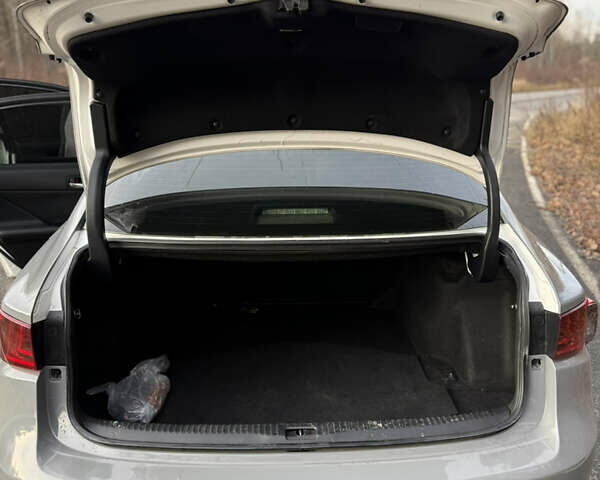 Серый Лексус ИС, объемом двигателя 2 л и пробегом 180 тыс. км за 17500 $, фото 13 на Automoto.ua