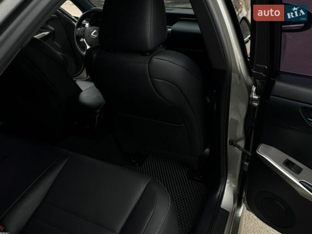 Серый Лексус ИС, объемом двигателя 2.5 л и пробегом 175 тыс. км за 19000 $, фото 15 на Automoto.ua