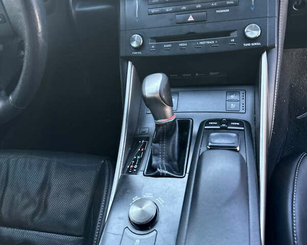 Сірий Лексус ІС, об'ємом двигуна 2.49 л та пробігом 223 тис. км за 16500 $, фото 11 на Automoto.ua