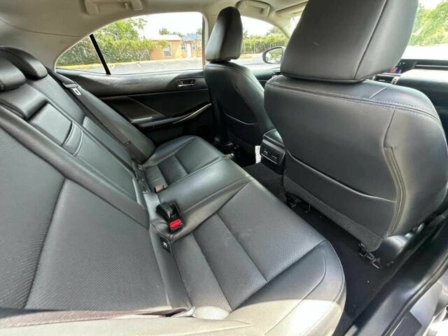 Серый Лексус ИС, объемом двигателя 2.5 л и пробегом 80 тыс. км за 10000 $, фото 9 на Automoto.ua