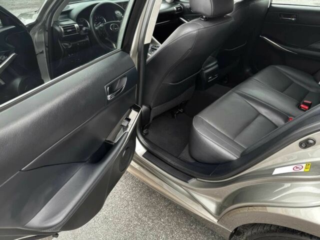 Серый Лексус ИС, объемом двигателя 2.5 л и пробегом 72 тыс. км за 6300 $, фото 11 на Automoto.ua