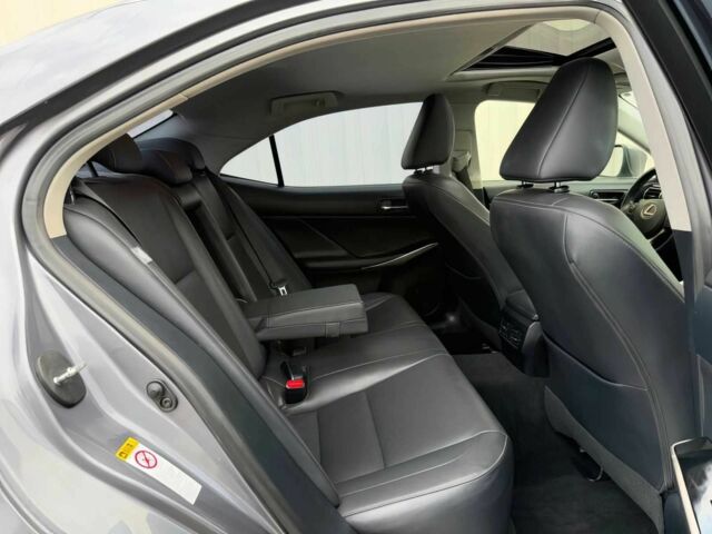 Сірий Лексус ІС, об'ємом двигуна 2.5 л та пробігом 75 тис. км за 6300 $, фото 9 на Automoto.ua