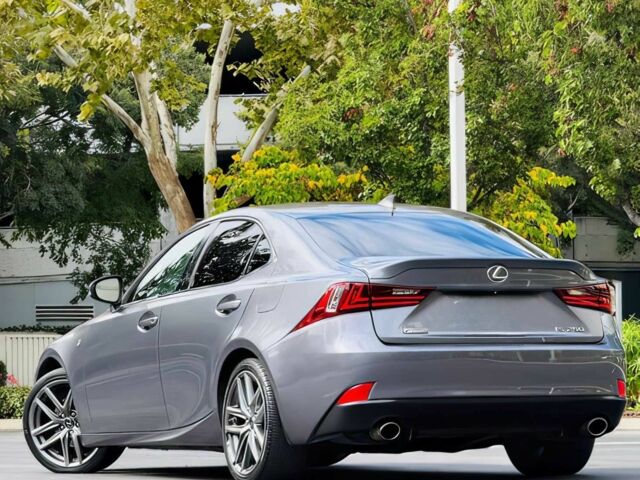 Сірий Лексус ІС, об'ємом двигуна 2.5 л та пробігом 71 тис. км за 11000 $, фото 6 на Automoto.ua