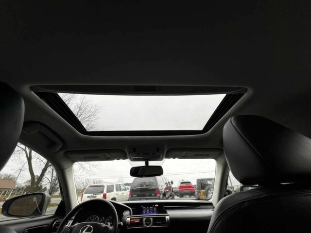 Серый Лексус ИС, объемом двигателя 2.5 л и пробегом 72 тыс. км за 6300 $, фото 9 на Automoto.ua