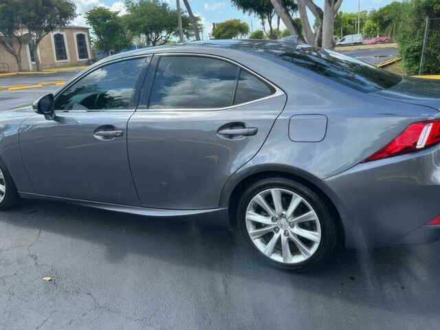 Серый Лексус ИС, объемом двигателя 2.5 л и пробегом 80 тыс. км за 10000 $, фото 5 на Automoto.ua