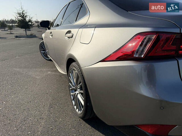 Сірий Лексус ІС, об'ємом двигуна 2.5 л та пробігом 183 тис. км за 20000 $, фото 7 на Automoto.ua