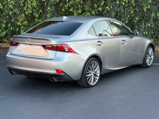 Серый Лексус ИС, объемом двигателя 2.5 л и пробегом 76 тыс. км за 4100 $, фото 4 на Automoto.ua