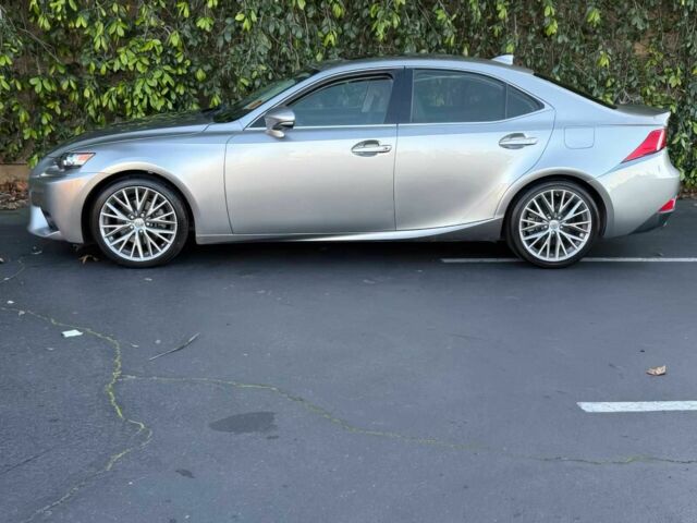 Серый Лексус ИС, объемом двигателя 2.5 л и пробегом 76 тыс. км за 4100 $, фото 2 на Automoto.ua