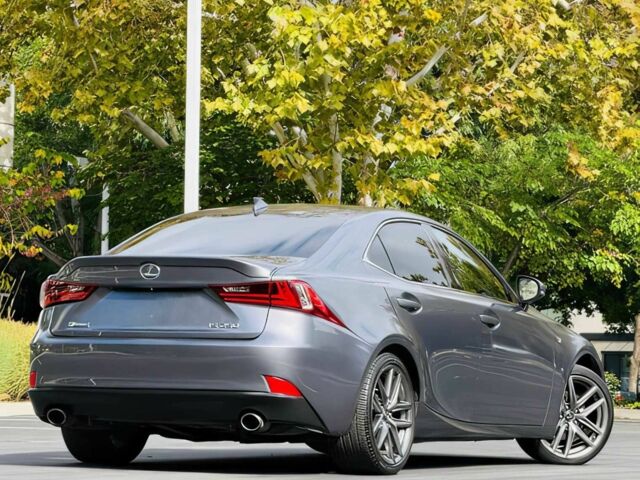 Сірий Лексус ІС, об'ємом двигуна 2.5 л та пробігом 71 тис. км за 11000 $, фото 4 на Automoto.ua