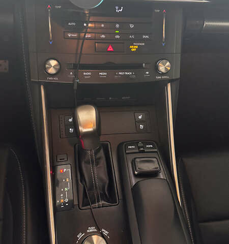 Сірий Лексус ІС, об'ємом двигуна 2 л та пробігом 137 тис. км за 19146 $, фото 10 на Automoto.ua